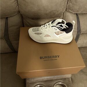 Burberry Cream and Black Casual Sneakers